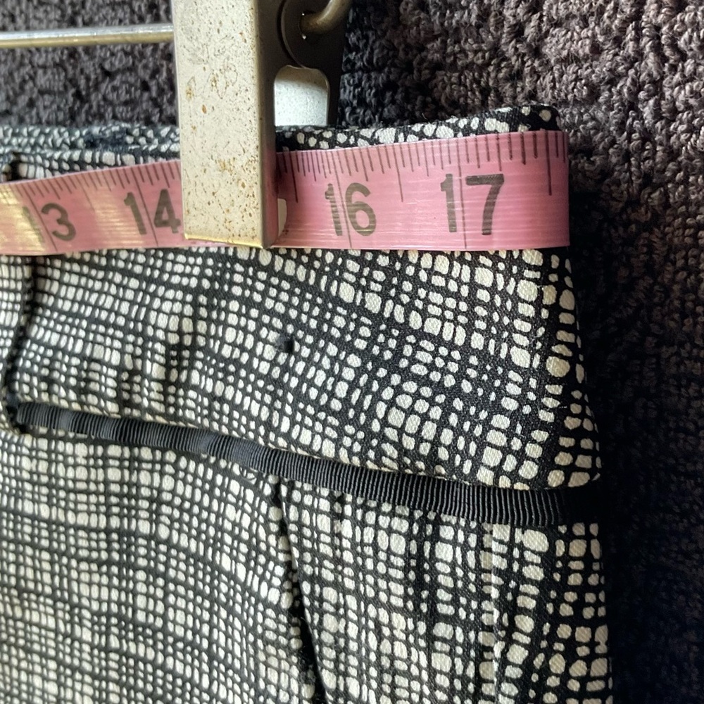 New York & Company Black and White Textured Cropped Pants - Picture 4 of 11